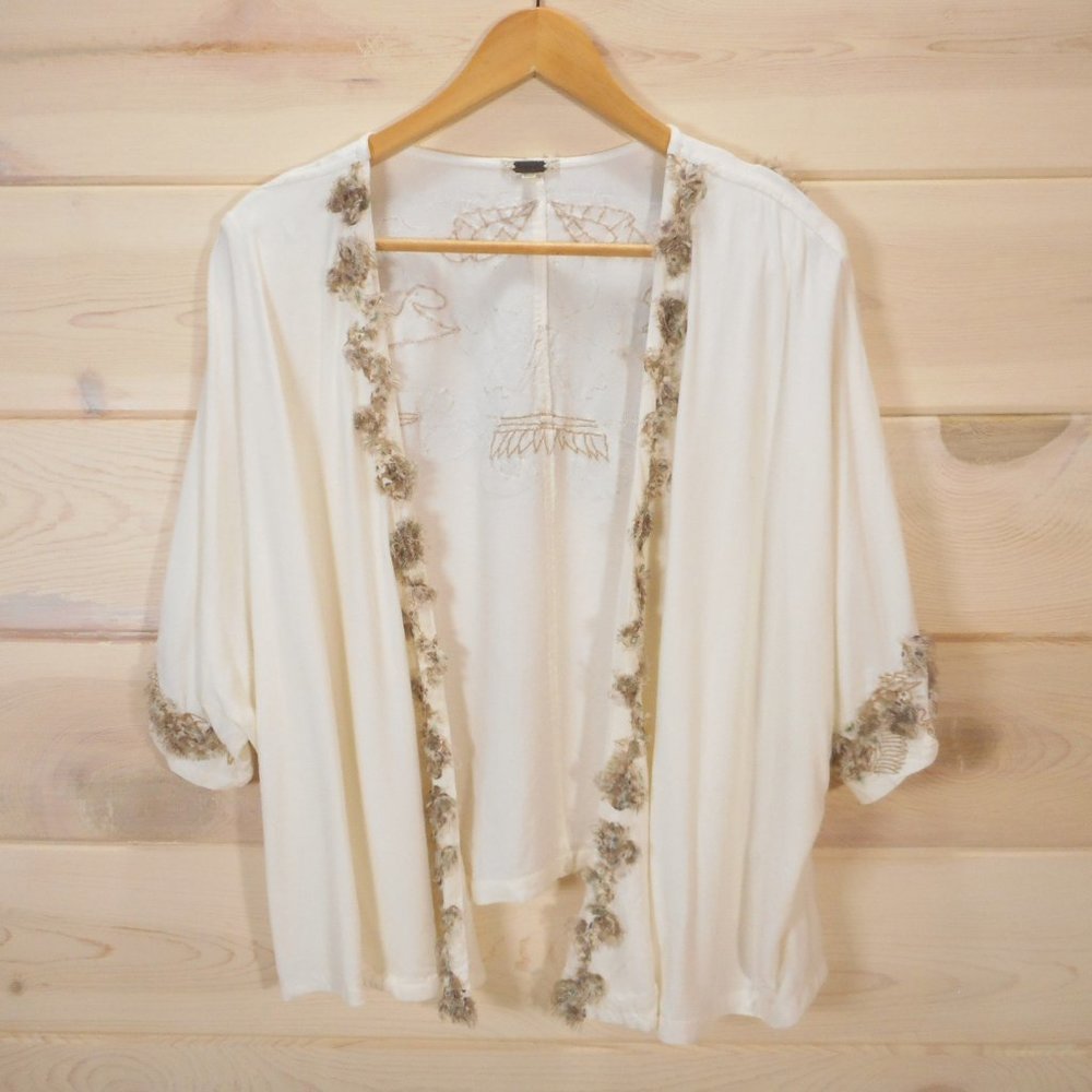 Gimmicks by BKE Women's XS / S Open Front Top Ivory Wide Sleeve Feathery Trim